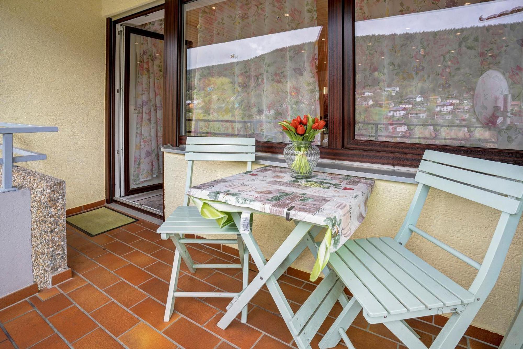 Fewo Talblick Mit Schwimmbad Bad Wildbad Buitenkant foto